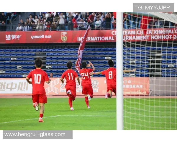 足球巨星亲自出镜打造精彩视频，为球迷呈现幕后训练与私下生活